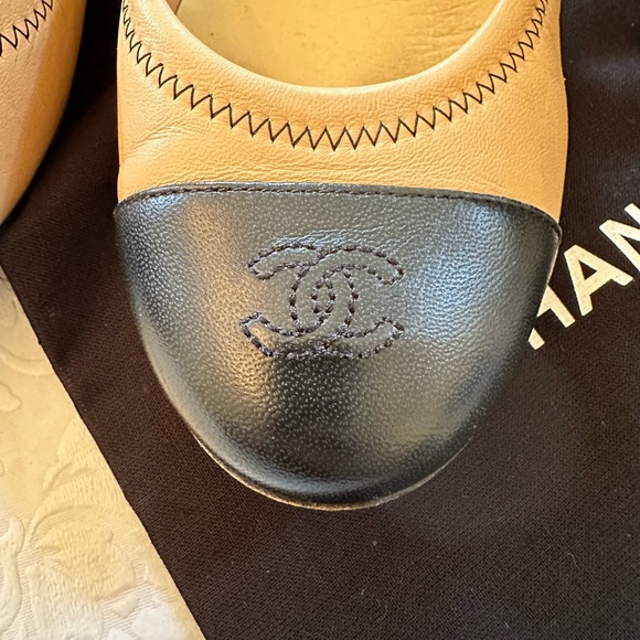 Chanel ballerina flat two tone tan/black - Picture 10 of 10